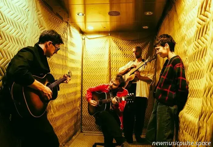 Divorce interpretiert ‚Antartica‘ neu mit Marcus Mumford.