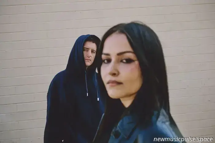 Veröffentlicht die neue Single „cwtch“