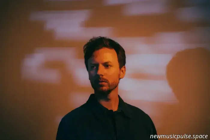 Интервью: Джо Хикс возвращает свою музыку и свою жизнь «Прежде чем стемнеет» — Atwood Magazine