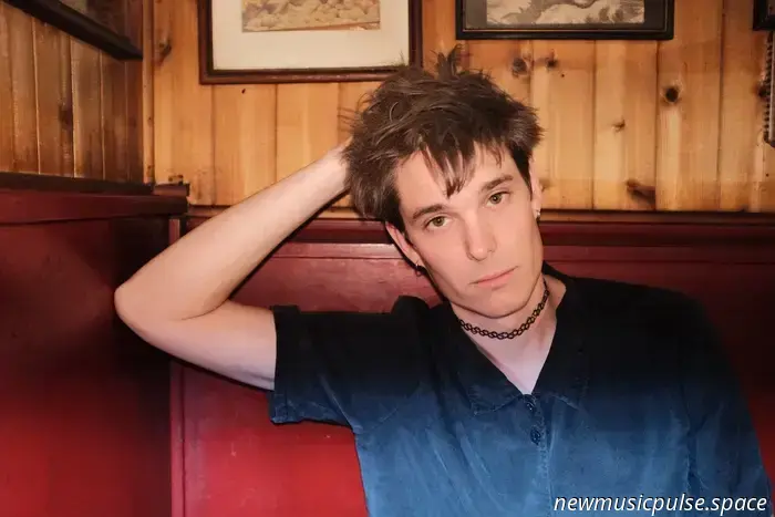 Freiheit und gefallene Engel: Reise in die Welt von Wes Parkers 'fantom' - Atwood Magazine