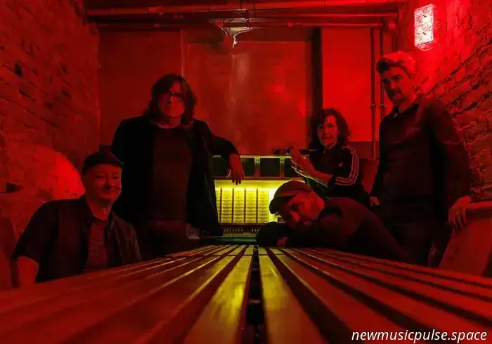 The Magnetic Fields feiern „69 Love Songs“ in der Union Chapel in London
