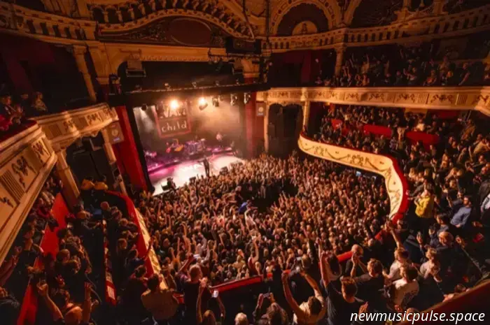 Kasabian, Blüten treffen O2 Shepherds Bush Empire für Kriegskind