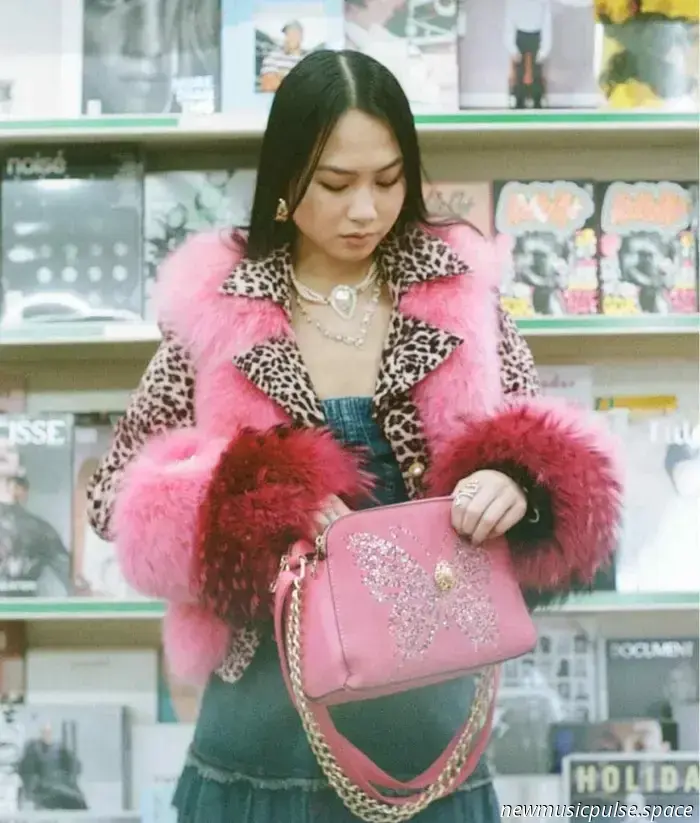 Lerne Milo Vogue kennen, den Community-First-Kurator und Upcycling-Designer, der JayaHadADream einkleidet.