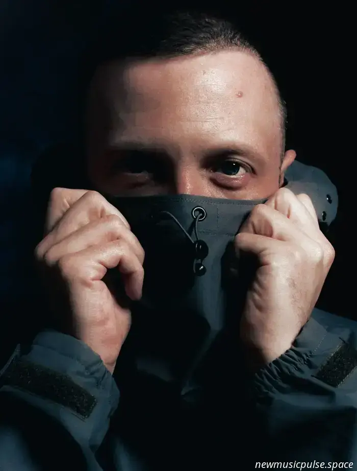 Hugo Chegwin und Jianbo vereinen sich auf der introspektiven Single „Necklace“
