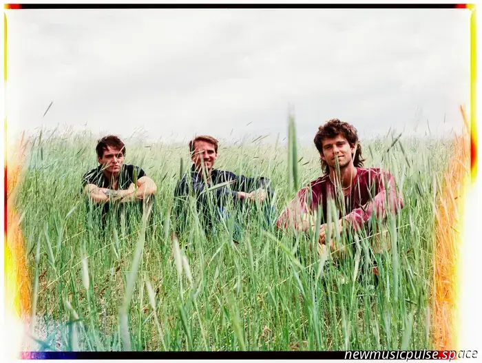 La canzone di oggi: 'Oasis' dei The Moss è un inno al ritrovamento di sé e alla crescita - Atwood Magazine