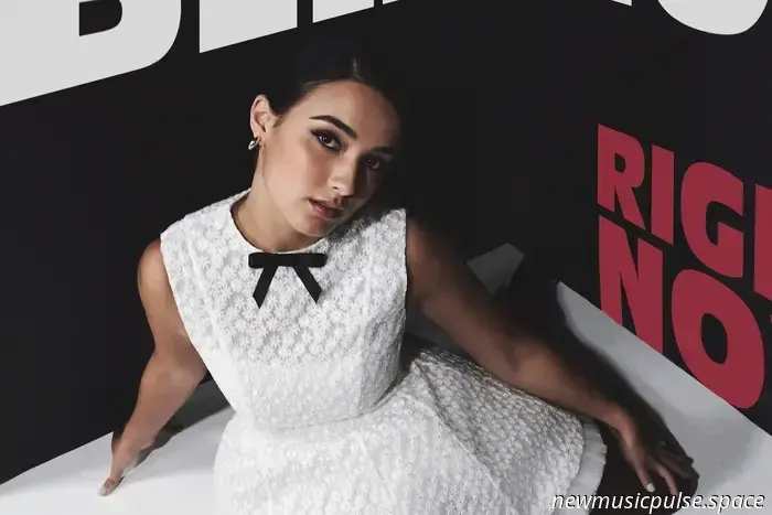Bella Rios encuentra su voz en 'Right Now', un diario de pop-rock sobre crecer y dejar ir - Atwood Magazine