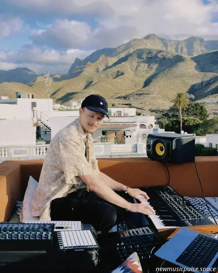 Interview mit Fejká: Auf der Suche nach EDM-Inspiration, vom Schwarzwald zu den Kanarischen Inseln - Atwood Magazine