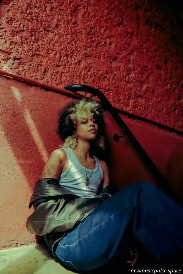 Incontra Nxdia, la prossima grande star del Regno Unito la cui mixtape «I Promise No One’s Watching» ti farà sentire meno solo - Atwood Magazine