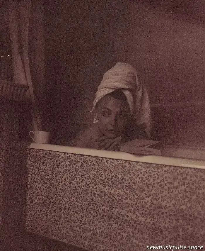 „Gas geben, bremsen, lieb dich, ich meine es ernst“: Savannah Conley lässt bei „Love You Mean It“ richtig los, eine spaßige, fieberhafte Wiedergeburt des Indie-Rock - Atwood Magazine