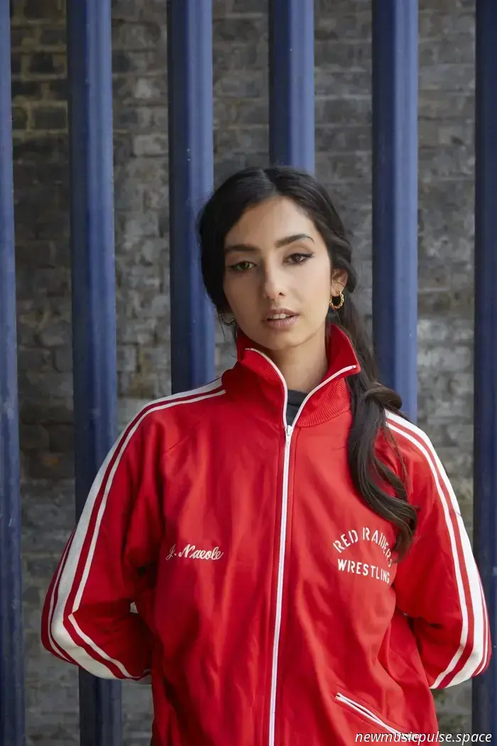 «Surface» di Neda è un impeccabile tormentone indie pop.