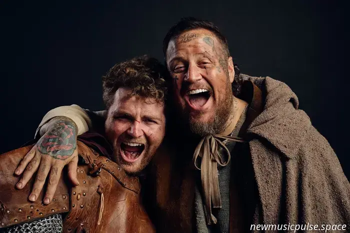 Alex Warren y Jelly Roll Desatan un Grito de Batalla Generacional con "Bloodline" - Atwood Magazine