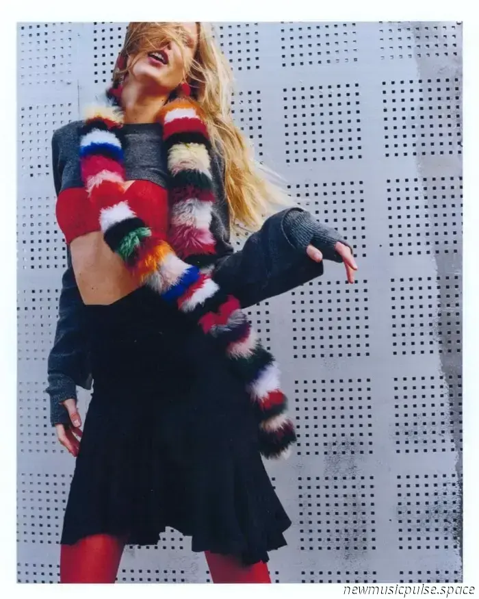 Eine Ode an jede Epoche: Charlotte Simone über eine Meilenstein-Kollektion, It-Girls und ein Jahrzehnt Abendgarderobe