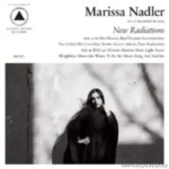 Interview: Marissa Nadler findet Kraft in Zurückhaltung auf „New Radiations“ - Atwood Magazine