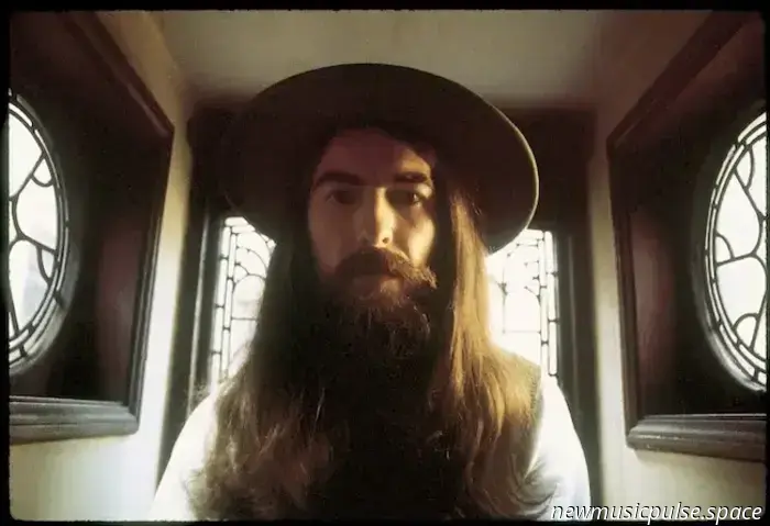 Dieses Lied von George Harrison eröffnet den neuen Horrorfilm „Weapons“.