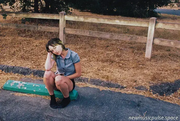 Lernen, sich selbst wahrzunehmen: Annika Bennett über die Intimität, Erlaubnis und Hingabe von „Triple Shooting Star“ - Atwood Magazine