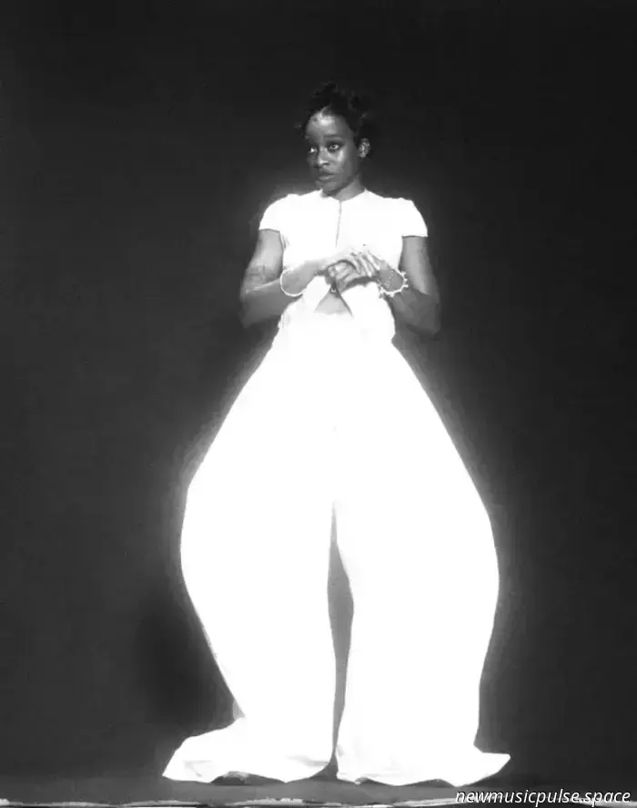 Little Simz – Lotus