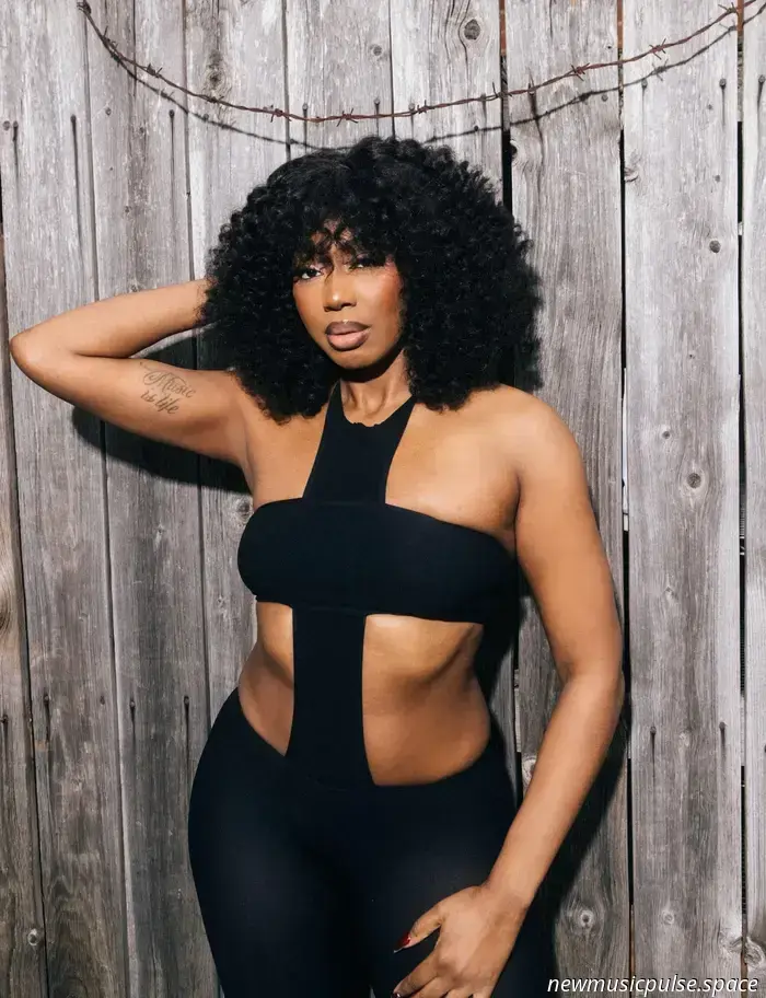 Ms Banks kündigt ihr Debütalbum „SOUTH LDN LOVER GIRL“ an.