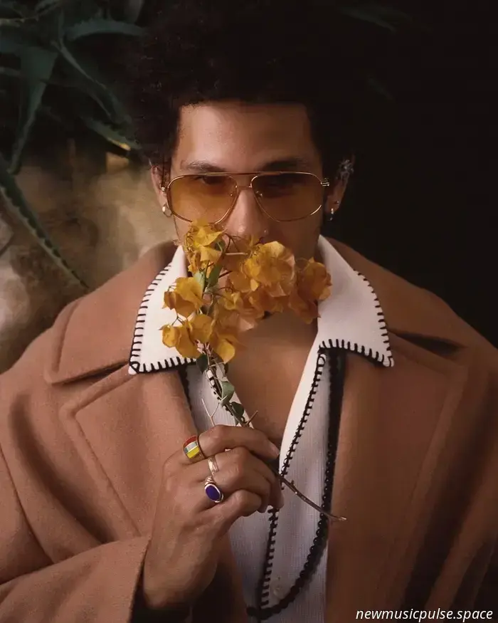 «Quiero que la gente baile»: la era disco de NoMBe combina estilo con ritmo, empoderamiento y herencia negra antes de ‘DIÁSPORA’ - Atwood Magazine
