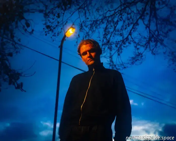 Jasper Tygner annuncia l'album d'esordio 'Blue'