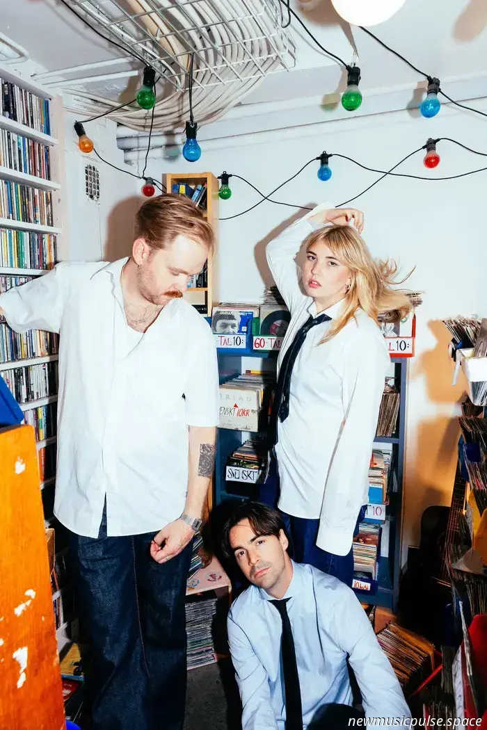 „If You Go, I Go, Forever“: Pfadfinderinnen finden Verbundenheit, Überzeugung und Zugehörigkeit auf „Same Kids“ – Atwood Magazine