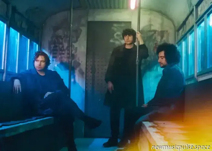 I The Kooks suonano un enorme concerto all'O2 Arena di Londra