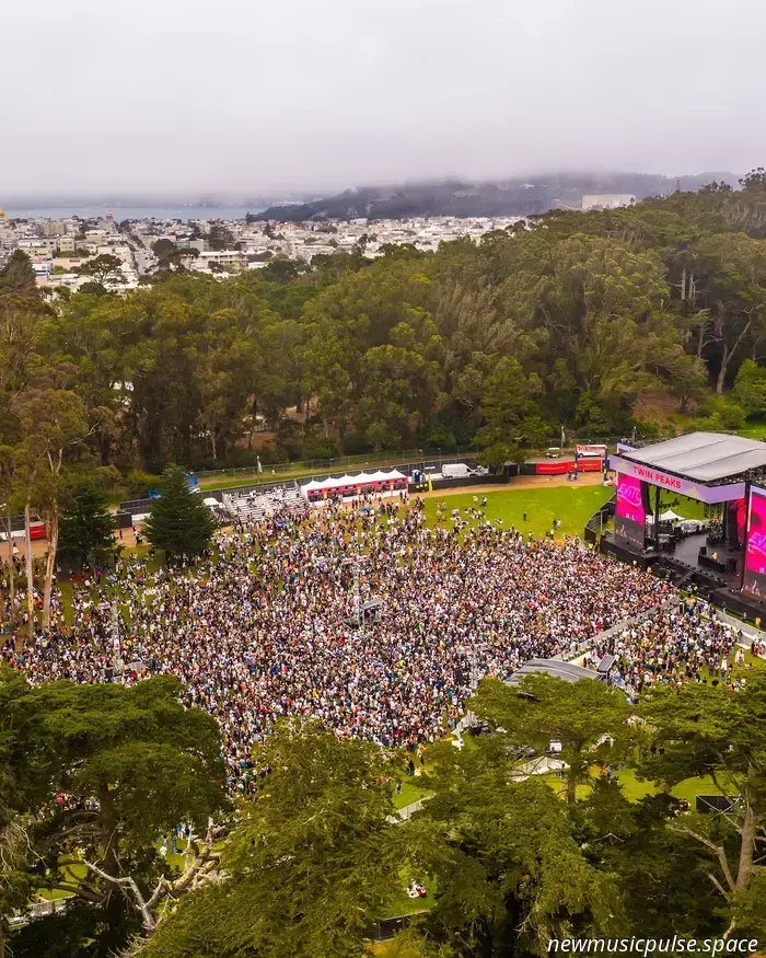 Outside Lands 2025 bietet aufregende Nachtshows und steigende Kosten - Atwood Magazine