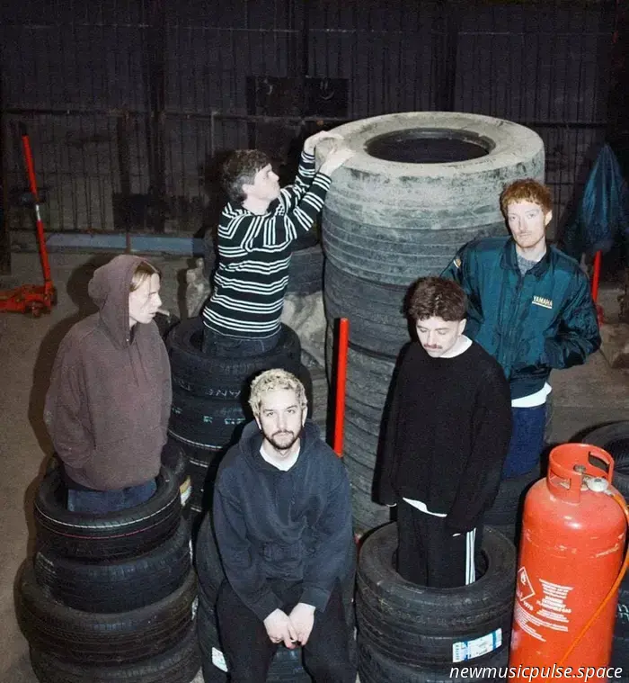 Humour Anuncia su Álbum Debut 'Learning Greek'