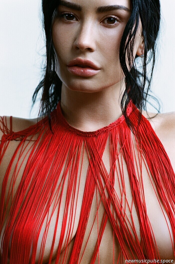 Lo siento, no lo siento, pero el pop de Demi Lovato ha vuelto (y «No es para tanto») - Atwood Magazine