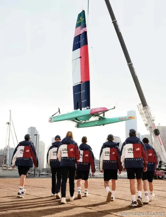 Nacido en el agua, construido para la ciudad: Tommy Hilfiger y Mike Buckley de U.S. SailGP sobre su nueva colaboración
