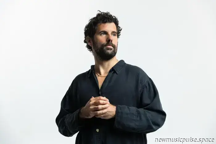 Nick Mulvey annuncia il nuovo album " Dark Harvest-Pt. 1’