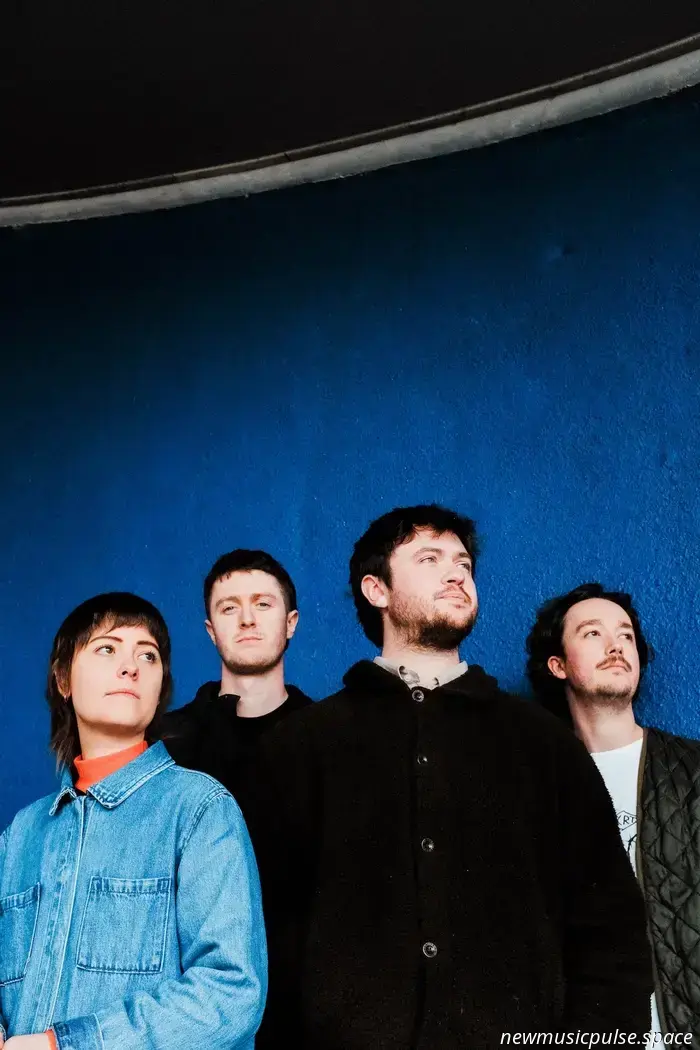 Intervista: Chartreuse affronta insieme il lutto e le difficoltà in 'Bless You & Be Well' - Atwood Magazine