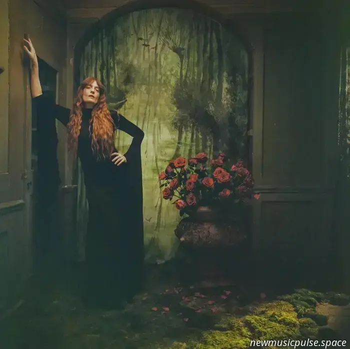 «Straordinario e normale»: Florence + The Machine sradica la magia, creando «Everybody Scream» - Atwood Magazine