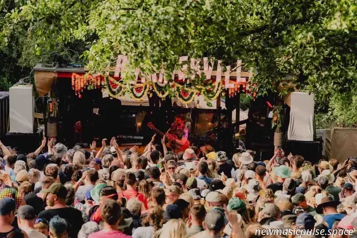 Strummerville 2025 en el festival de Glastonbury