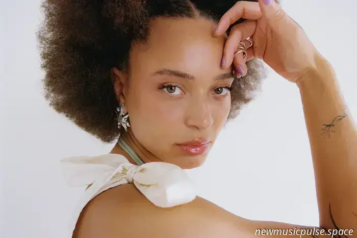 Connie Constance kehrt mit ihrer brandneuen Single „The Offering“ zurück.