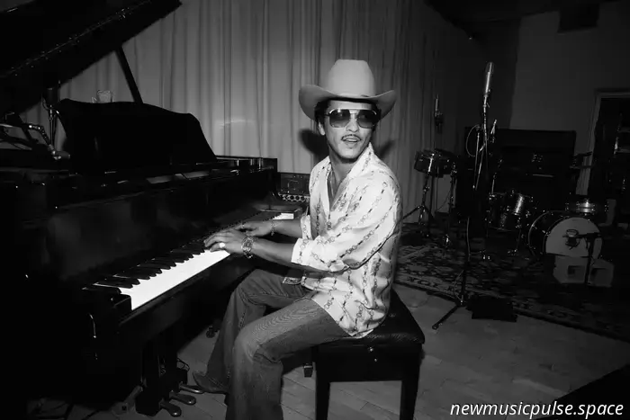 Bruno Mars annuncia il nuovo album 'The Romantic'.