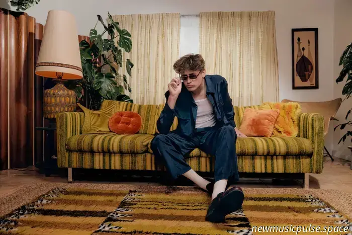 Intervista: Magnus Ferrell è divertente, giovane e non teme le sue ombre - Atwood Magazine