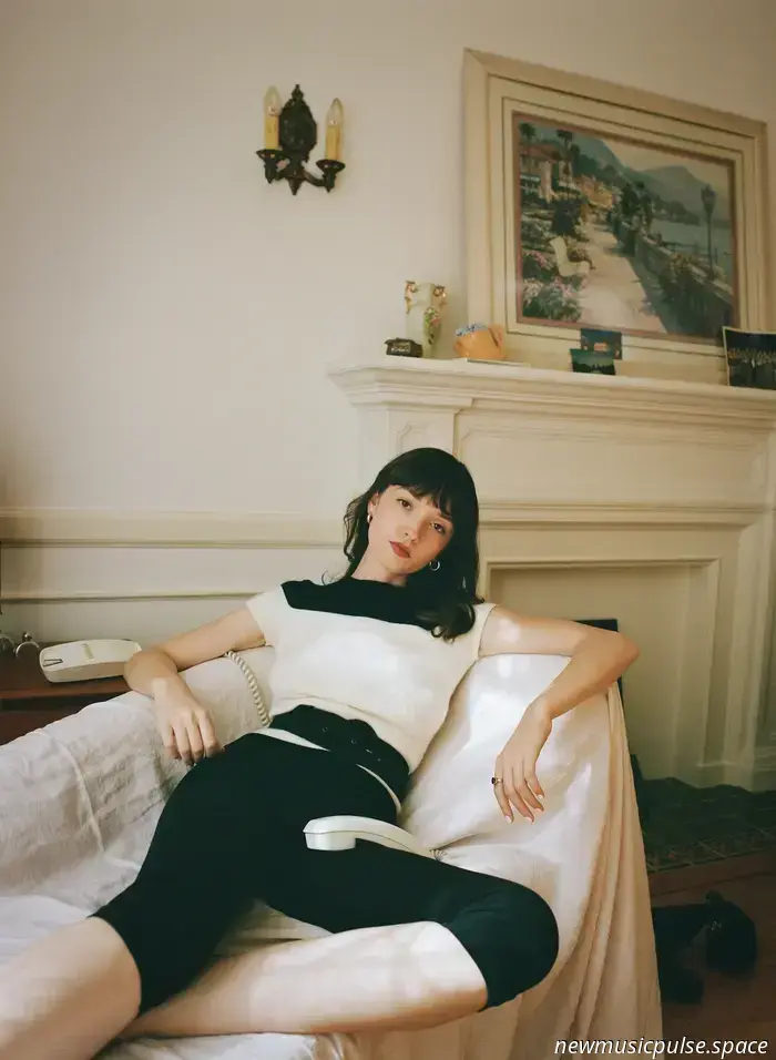 Артист, за которым стоит следить: Крисси расцветает с нежной силой в «Sore» и её до боли интимном и освобождающем EP «Slight Turn» — Atwood Magazine