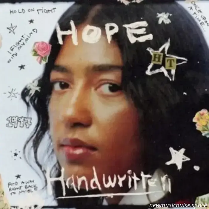 Interview: Hope Tala über die intimen Tintenflecken von 'Hope Handwritten' - Atwood Magazine