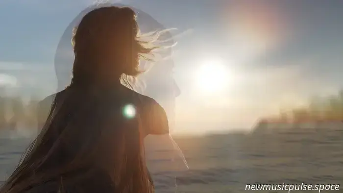 Premiere: Lizzie Weber & Markéta Irglová präsentieren eine heilige, seelenbewegende Anrufung in „Maria“ - Atwood Magazine