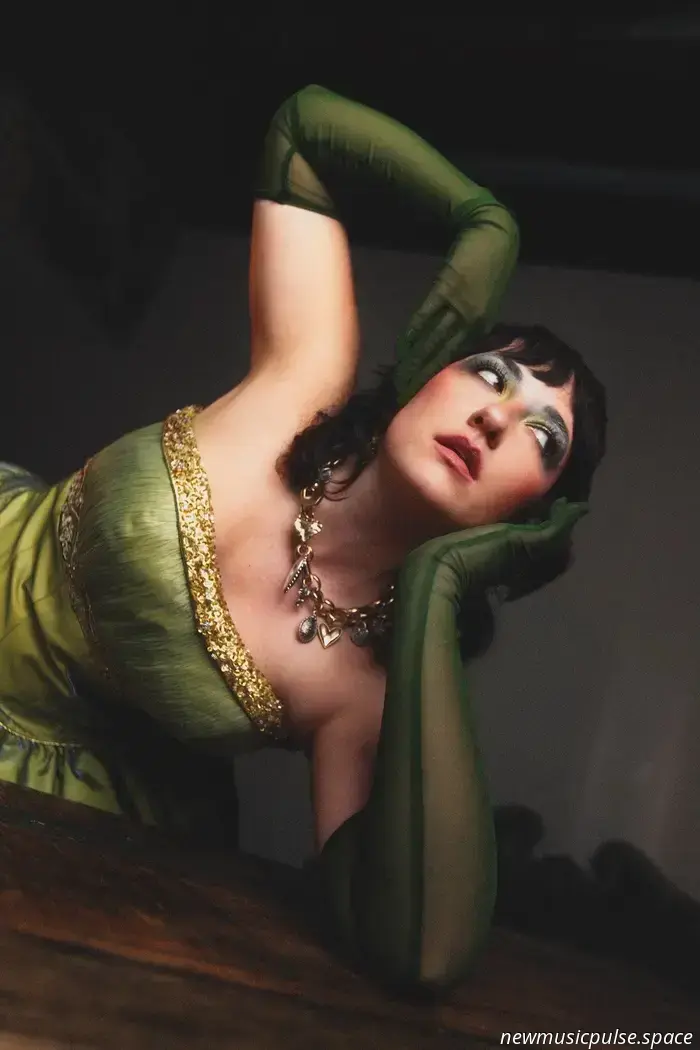 Corazones inquietos y Griales sagrados: BEL canaliza el anhelo de ambición en "I Want", un himno íntimo para grandes soñadores y almas sensibles - Atwood Magazine