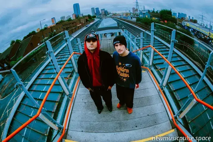 Vom Partyhemd zur Prime Time: X & Ivy im Interview