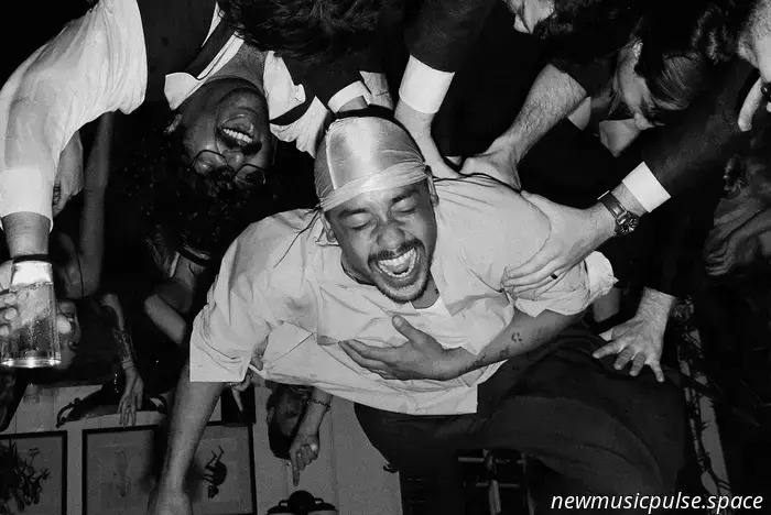 Rezension: Dijon triumphiert mit ‚Baby‘, einem alles verzehrenden Fiebertraum von Liebe, Hingabe und der „Manie der Häuslichkeit“ - Atwood Magazine