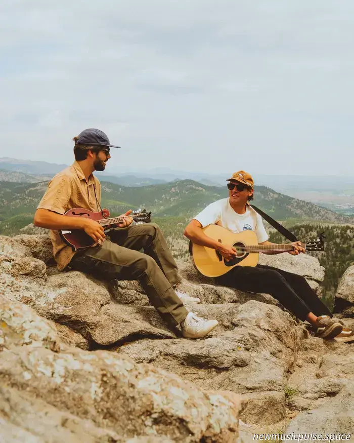 Buffalo Traffic Jams „Take Me Home“ ist der Soundtrack für die chaotische Mitte des Lebens - Atwood Magazine