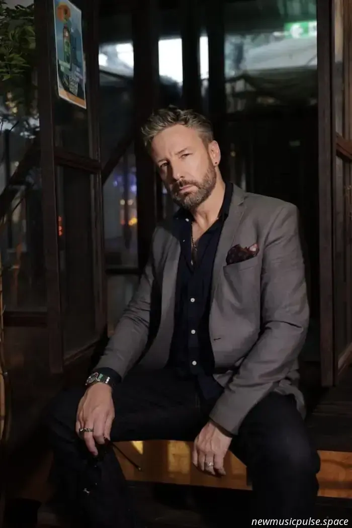 J Saint James trifft soulvolle Töne mit seiner neuen Single 'The Running Man'.