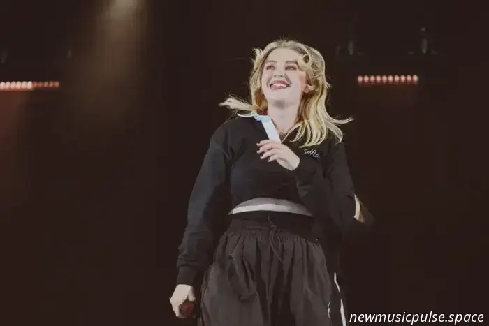 Выступление Self Esteem в Manchester Academy — радостное торжество