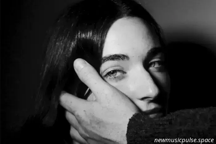 Etta Marcus rinde homenaje al legado de Jeff Buckley en la inquietante "Wolf River" - Atwood Magazine