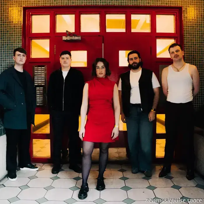 Rodeo Club bringt auf der neuesten Single „You“ eine post-punk-Angst zum Ausdruck