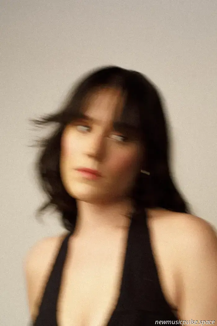 Premiere: Malena Zavala fängt die traumhafte Magie der Liebe in "MELT" ein, einem sanft herzerwärmenden Bekenntnis zur Intimität - Atwood Magazine