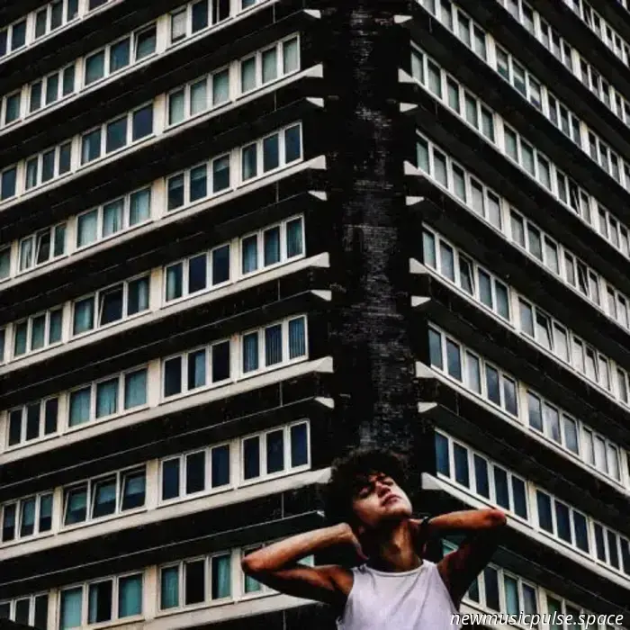 Tom A. Smith detalla su nuevo EP 'Say What You Want'