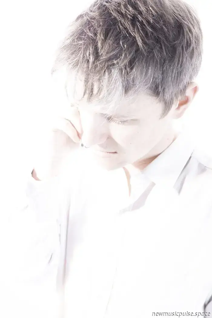 'Soft Courage' di Grey Streak medita sulla vita digitale